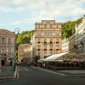 Ruze Отель Карловы Вары